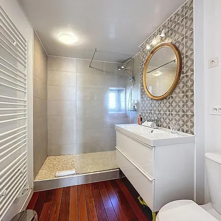 Apartment F2 Refait A Neuf, Idealement Situe *